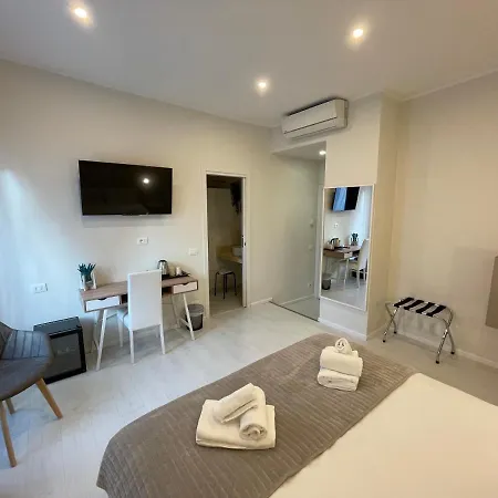 Quintus Luxury בית הארחה