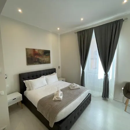 Quintus Luxury בית הארחה