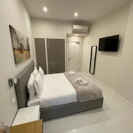 Quintus Luxury בית הארחה 4*